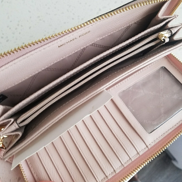 Michael Kors Handbags - Micheal Kors